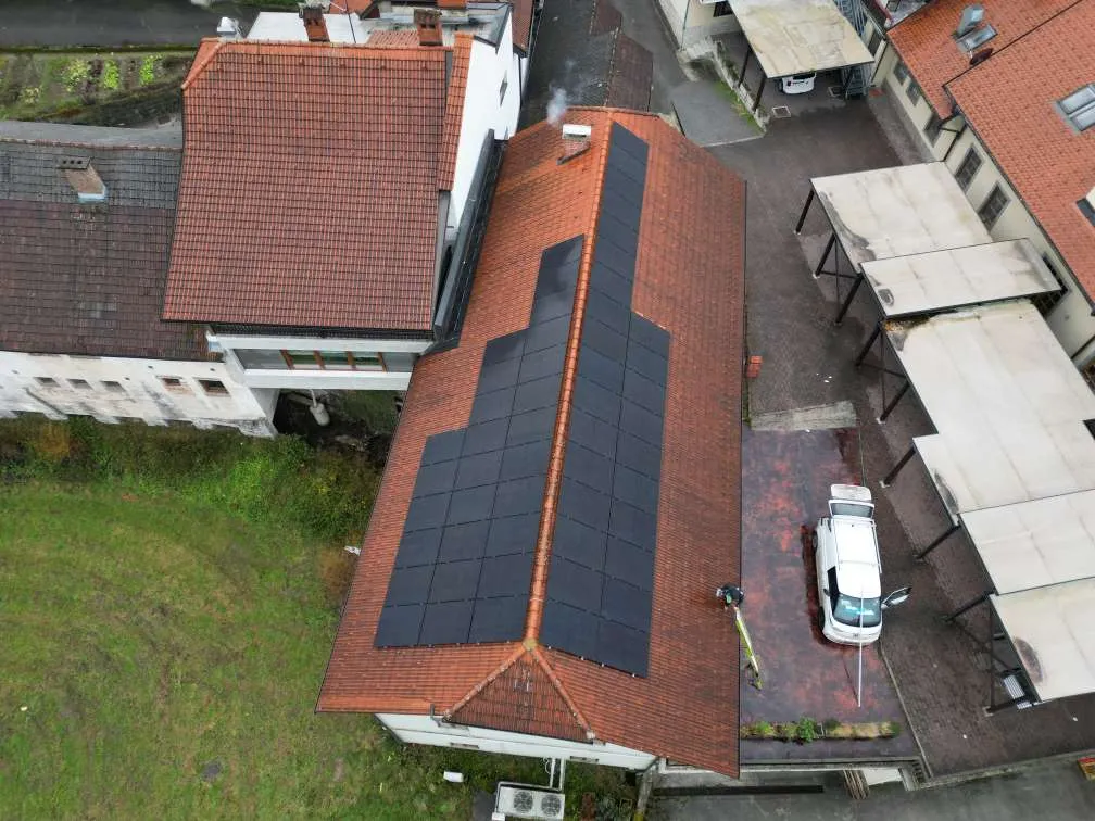Poslovni objekt - Sončna elektrarna 24,03 kWp